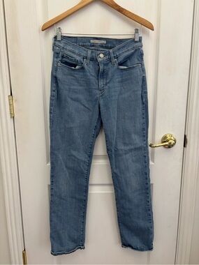 Levi’s Classic Straight Light Blue Women's Size 27 Jeans